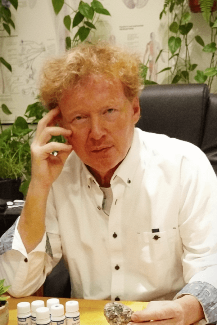 Heilpraktiker Hendrik Balzer  in der Naturheilpraxis