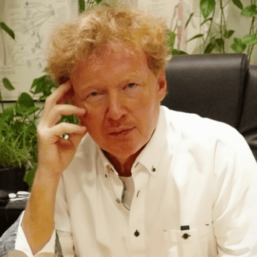 Heilpraktiker Hendrik Balzer  in der Naturheilpraxis